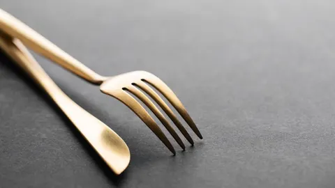 Падіння ложки чи виделки: забобони як частина культурної спадщини