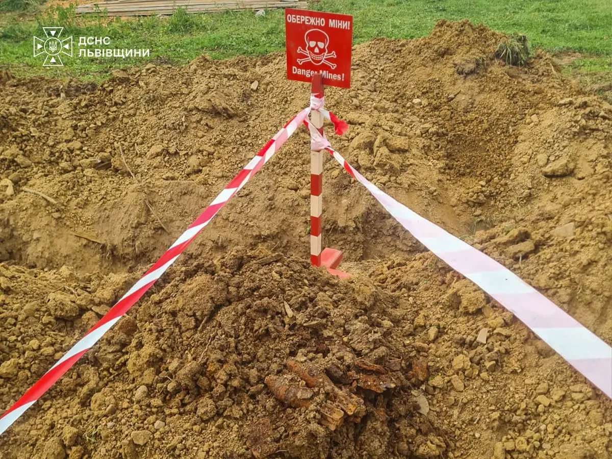 На Львівщині біля житлового будинку знайшли сім мін часів Другої світової