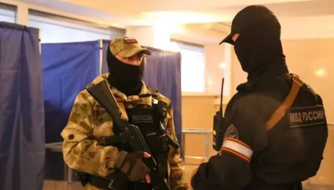 На окупованій Донеччині достроково згорнули «голосування» до Держдуми РФ