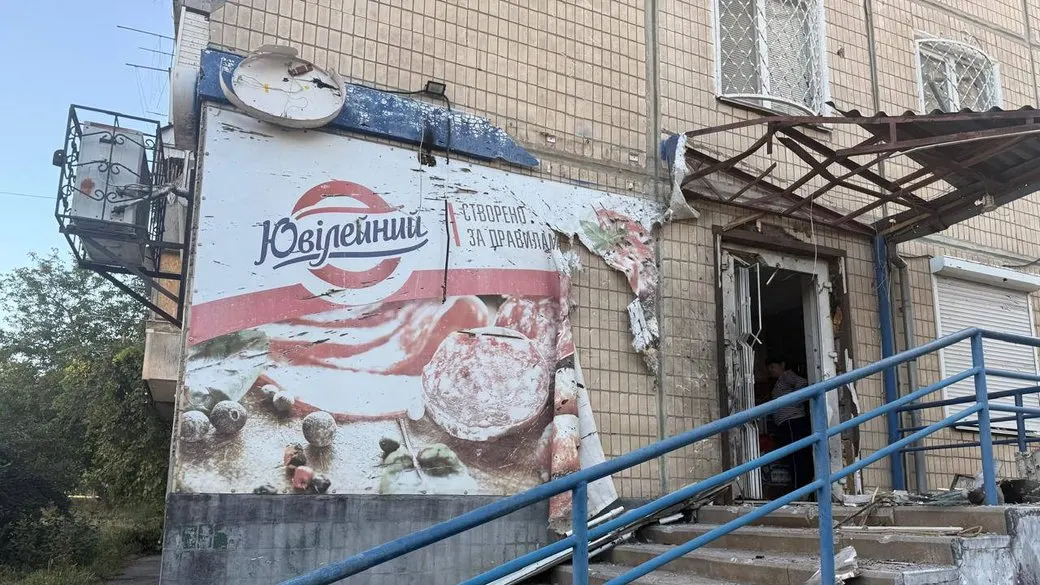 Понад 30 ударів по Дніпропетровщині за добу: що відомо про руйнування
