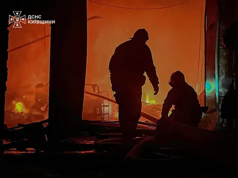 Атака дронів на Бровари: загиблий, поранені та знищені автівки
