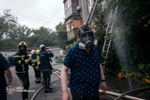 У Харкові вогнеборці врятували двох людей з палаючої п'ятиповерхівки