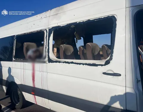 Удар дрона по рейсовому автобусу на Дніпропетровщині: п'ятеро загиблих