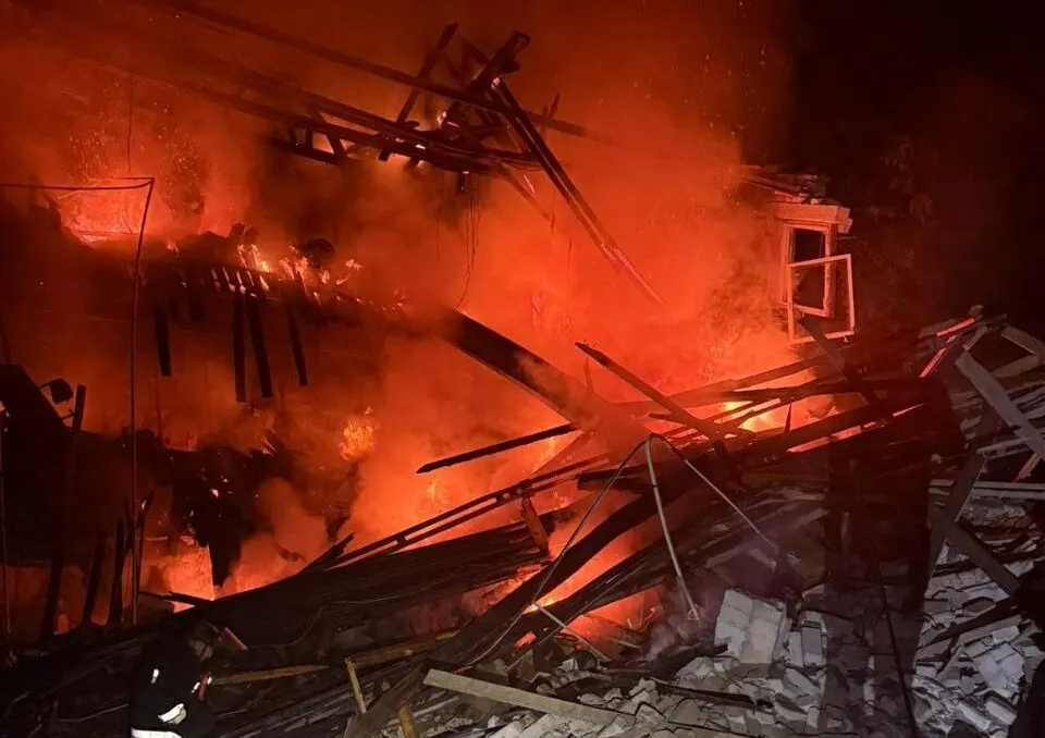 Авіаудар по Слов'янську: поранена дитина, масштабна пожежа