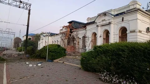 Удар по вокзалу на Харківщині та скасування приміських потягів: що це змінює