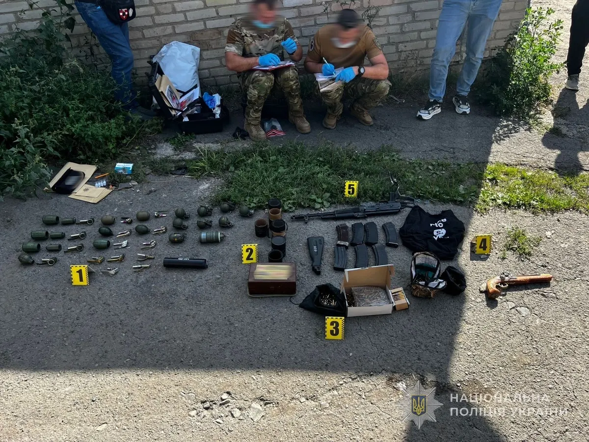 У Луцьку в гаражі місцевого жителя знайшли автомат, гранати та набої