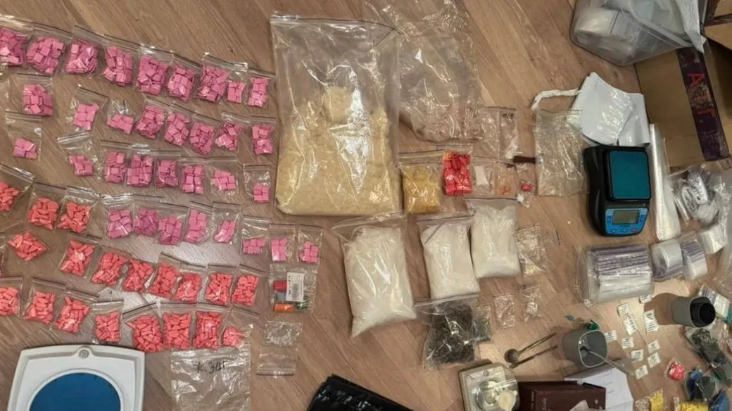 У Дніпрі затримали підозрюваного в організації наркозбуту: вилучено речовин на 5 млн грн