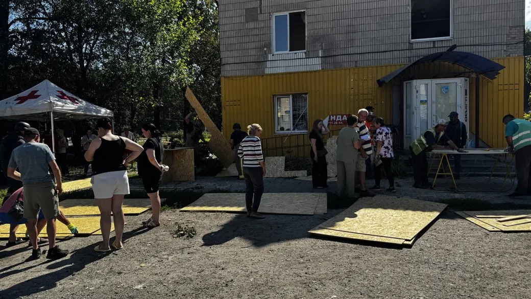 Обстріл Сум КАБами: 14 постраждалих, пошкоджені будинки та автівки