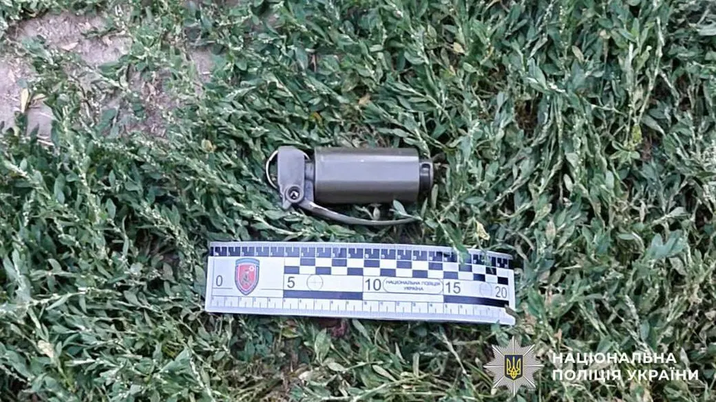 На Рівненщині затримали чоловіка з бойовою гранатою, який погрожував перехожим