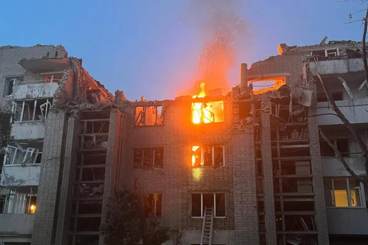 Нічна атака на Львів: пошкоджені будинки, п’ятеро поранених, зміни в транспорті
