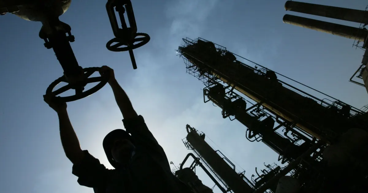 Нафтові доходи РФ впали до мінімуму за пів року
