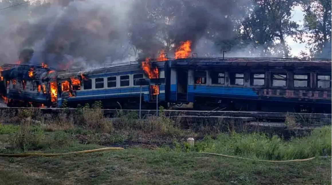Атака РФ на приміський поїзд на Сумщині: 10 постраждалих, рух ускладнено