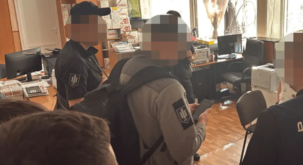 Побори у поліції Кривого Рогу: затримано керівника, який тікав за кордон
