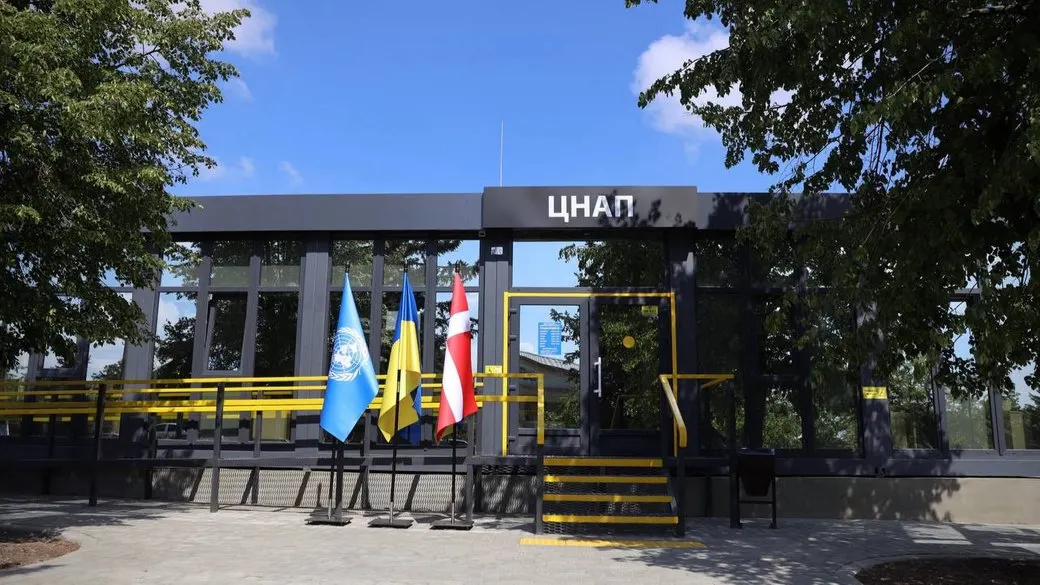 Російські війська зруйнували ЦНАП у Снігурівці: документи вціліли
