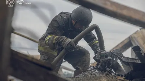 Чотири роки під обстрілами: що розповіли рятувальники Сумщини про свою роботу
