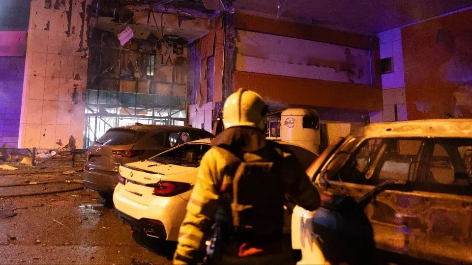 Удар по ТЦ у Сумах: 20 постраждалих, серед загиблих — 21-річні хлопець і дівчина