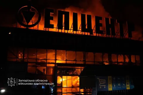 Нічний удар по Запоріжжю: знищено «Епіцентр», без світла 1200 людей