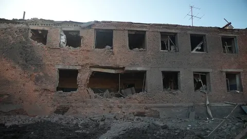 Обстріли Сумщини: за добу загинув енергетик, поранено підлітка й жінку