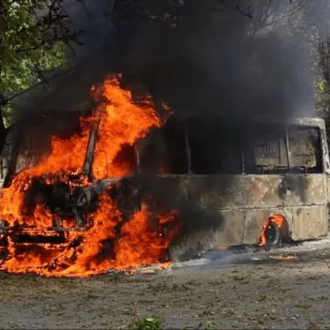 У Нікополі російський обстріл знищив рейсовий автобус: є жертва