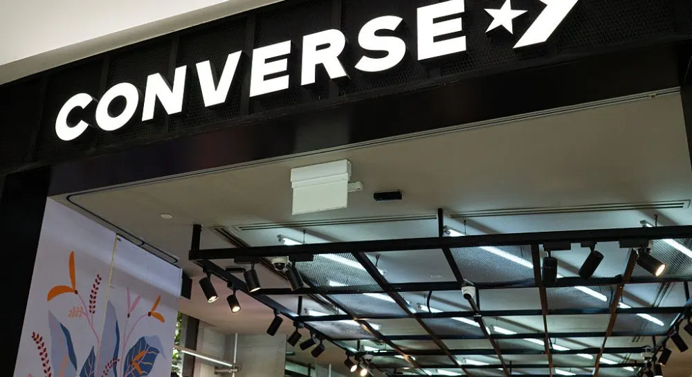 Converse вибачився за рекламу, яку порівняли з символікою Ку-клукс-клану