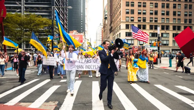 Українці Нью-Йорка пройшли Бродвеєм до 35-річчя Незалежності
