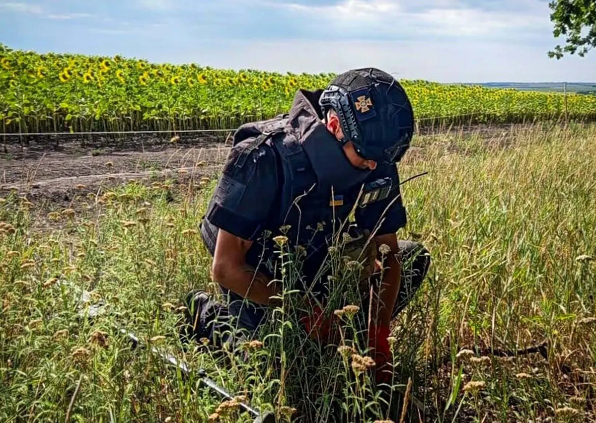 Піротехніки з Тернопільщини очищують Харківщину від вибухівки