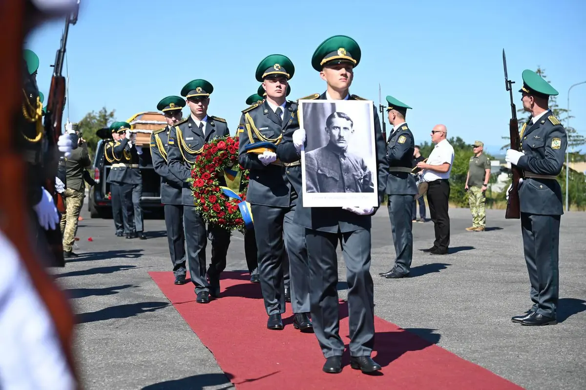 Прах Євгена Коновальця повернули в Україну: деталі