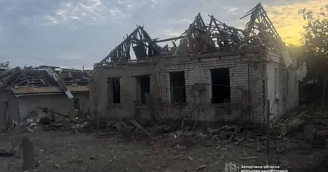 Удар КАБом по Запоріжжю: зруйновано будинок, тривають пошуки людини