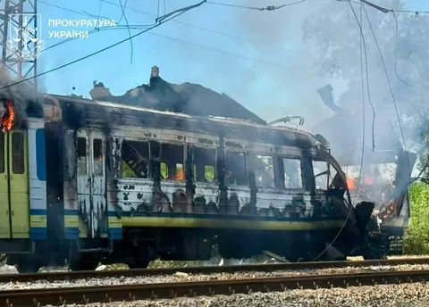 Укрзалізниця скасовує потяги до Ізюма після удару по складу