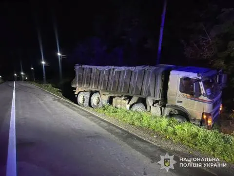 ДТП на Самбірщині: двоє дітей на електросамокатах травмовані у зіткненні з вантажівкою