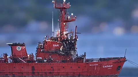 Атака на порт Одещини: що означає удар по рятувальному буксиру «Сапфір»