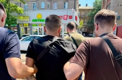 Крадіжка в лікарні Дніпра: пацієнт втратив 60 тисяч гривень, підозрюваного затримано
