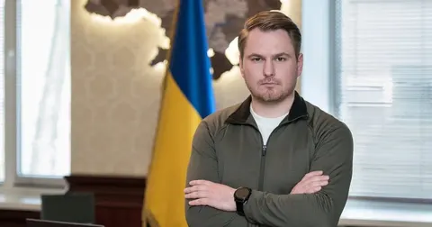 Кравченко сам собі підписав відрядження до Парижа: що це додає до скандалу навко