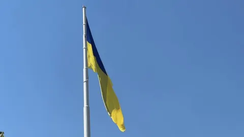 У Краматорську встановили найбільший прапор Донеччини після атак РФ
