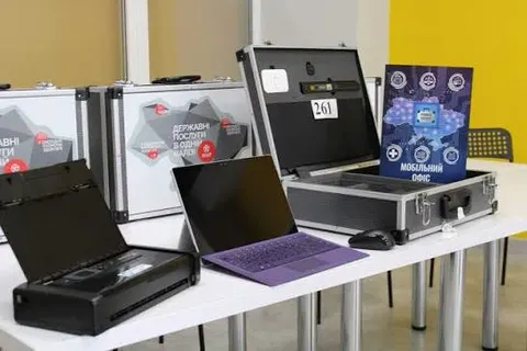 Мобільні ЦНАПи на Волині: три громади отримали виїзні валізи