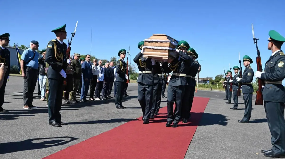 Прах Євгена Коновальця повернувся в Україну