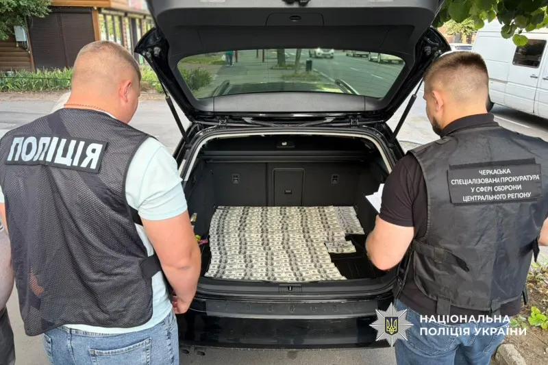 Хабар за ухилення від служби: на Уманщині затримали адвоката