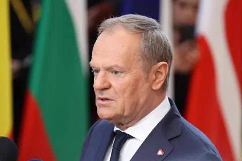 Туск попереджає: пізня осінь і зима стануть найкритичнішим періодом війни