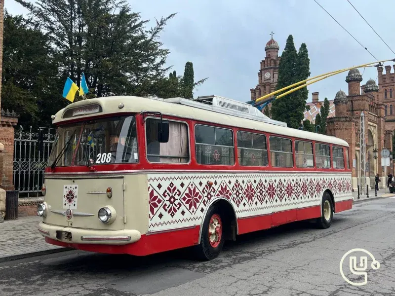 У Чернівцях до Дня Незалежності запустять святковий ретротролейбус