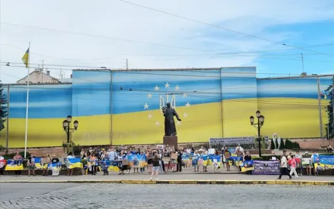 У Чернівцях розгорнуть 380-метровий прапор із обличчями полонених та зниклих вої