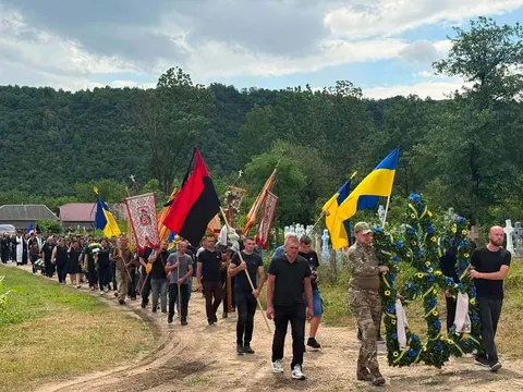 На Тернопільщині попрощалися із загиблим захисником Василем Іванівим