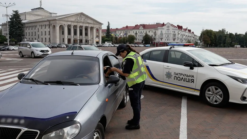 У Чернігові ветерани та поліція штрафують за паркування на місцях для людей з інвалідністю