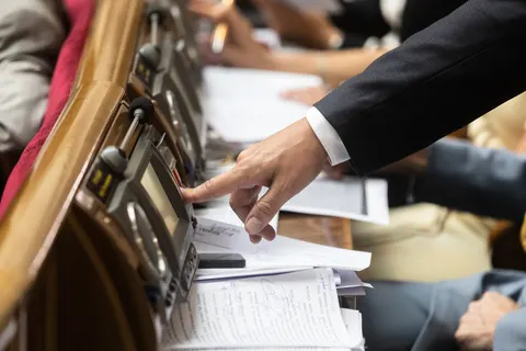 Релокація Ради: нардепи кажуть, що тиждень почнуть у сесійній залі