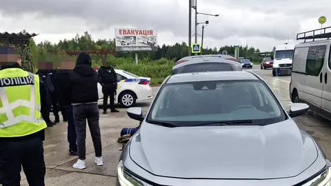 Патрульного з Харківщини судитимуть за переправлення ухилянтів до Білорусі