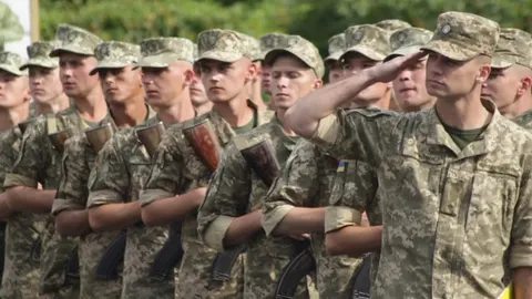 Відстрочка для бездітних у шлюбі: що пропонує нова петиція