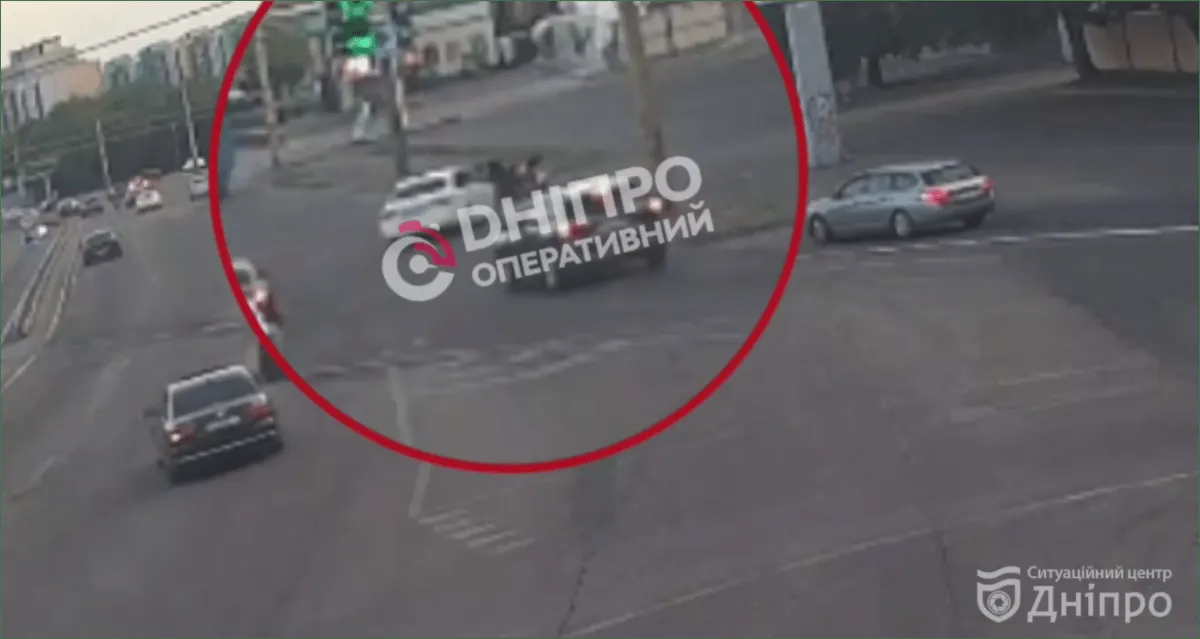 ДТП на Запорізькому шосе в Дніпрі: легковик збив мотоцикліста