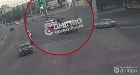 ДТП на Запорізькому шосе в Дніпрі: легковик збив мотоцикліста