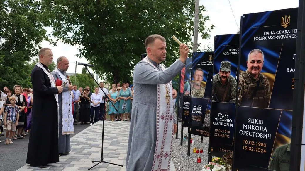 У Петрикові на Тернопільщині відкрили Алею слави на честь полеглих захисників