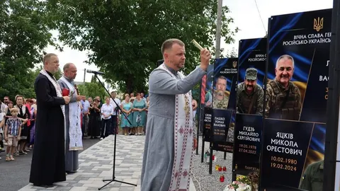 У Петрикові на Тернопільщині відкрили Алею слави на честь полеглих захисників