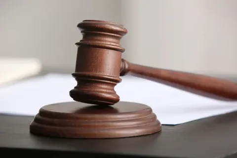 Суд зобов'язав селищну раду на Буковині оформити майно гімназії